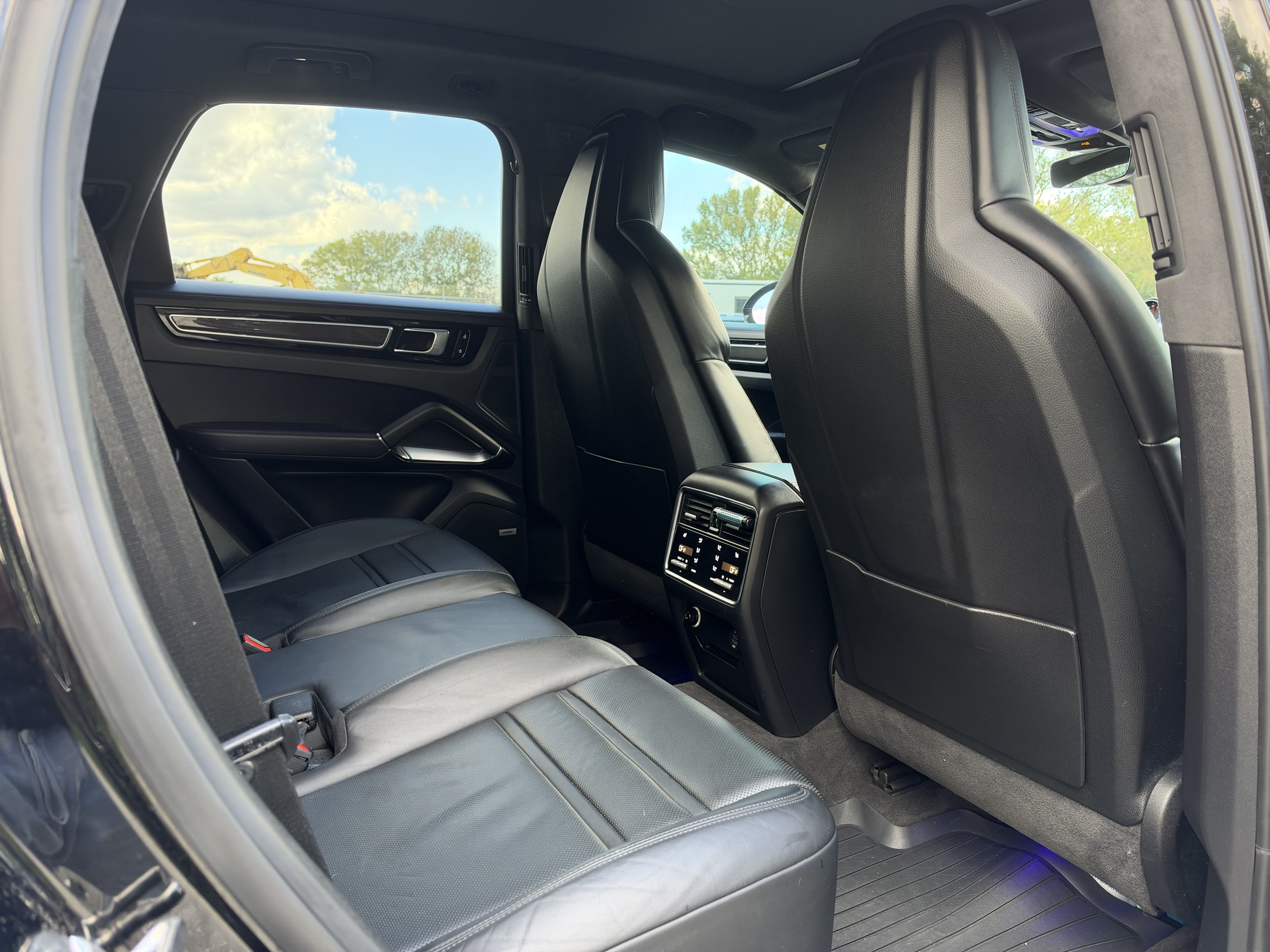 Used 2019 Porsche Cayenne Turbo AWD/4WD image 17