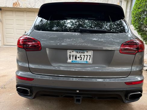 Used 2016 Porsche Cayenne AWD/4WD image 8