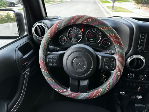 Used 2017 Jeep Wrangler Unlimited Sahara w/ Connectivity Group image 17