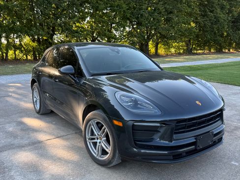 Used 2022 Porsche Macan AWD/4WD image 2