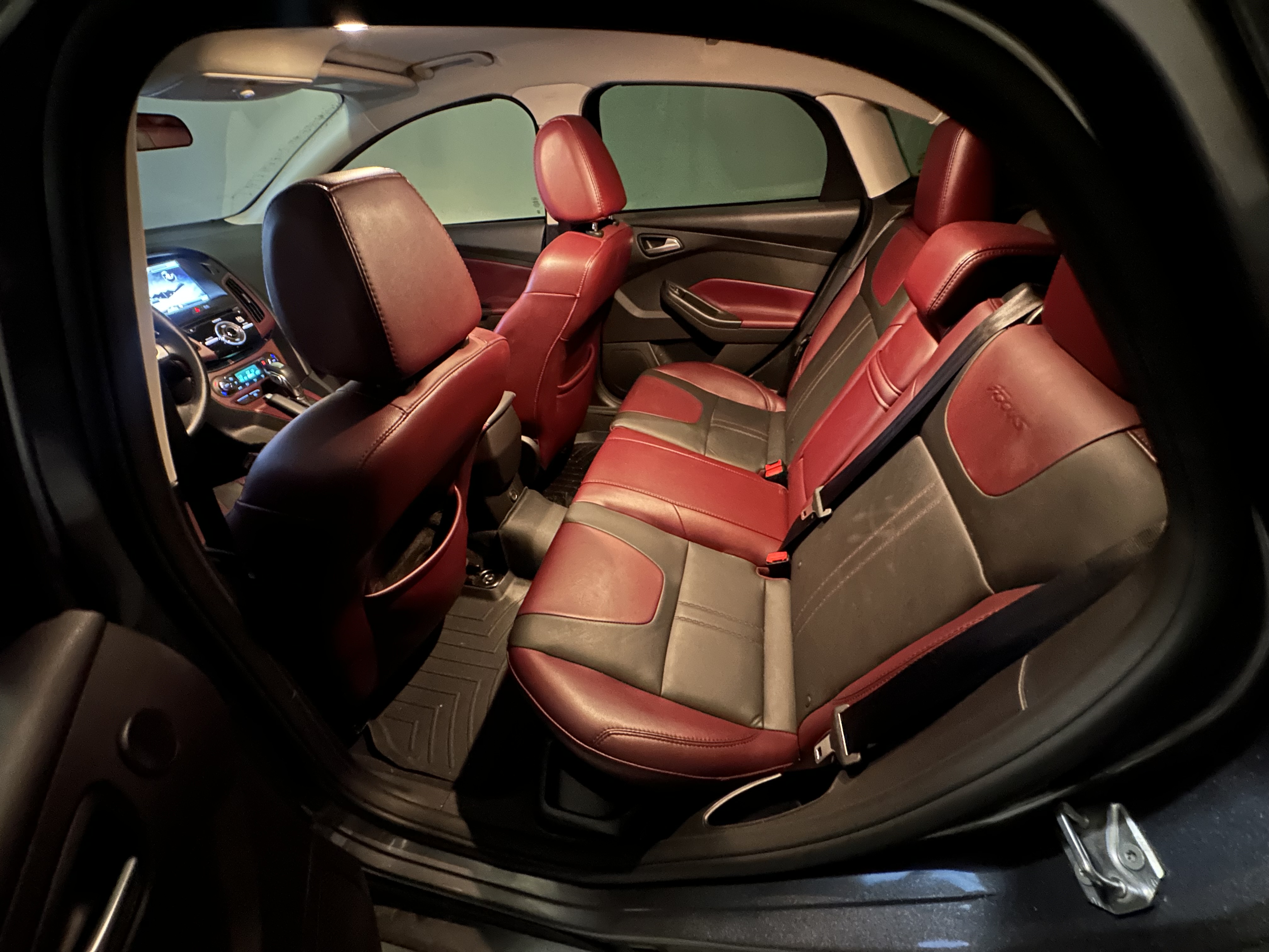 Used 2014 Ford Focus Titanium FWD image 5