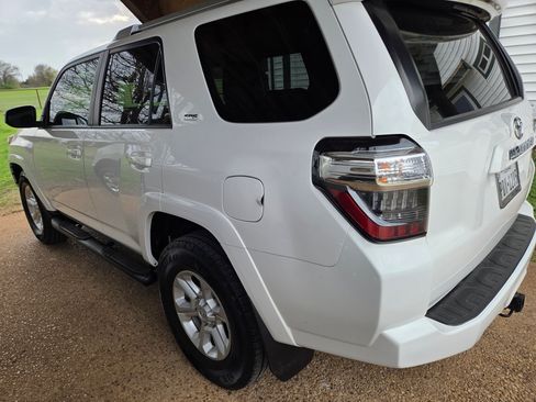 Used 2018 Toyota 4Runner SR5 image 5