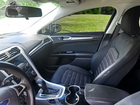Used 2016 Ford Fusion SE image 11