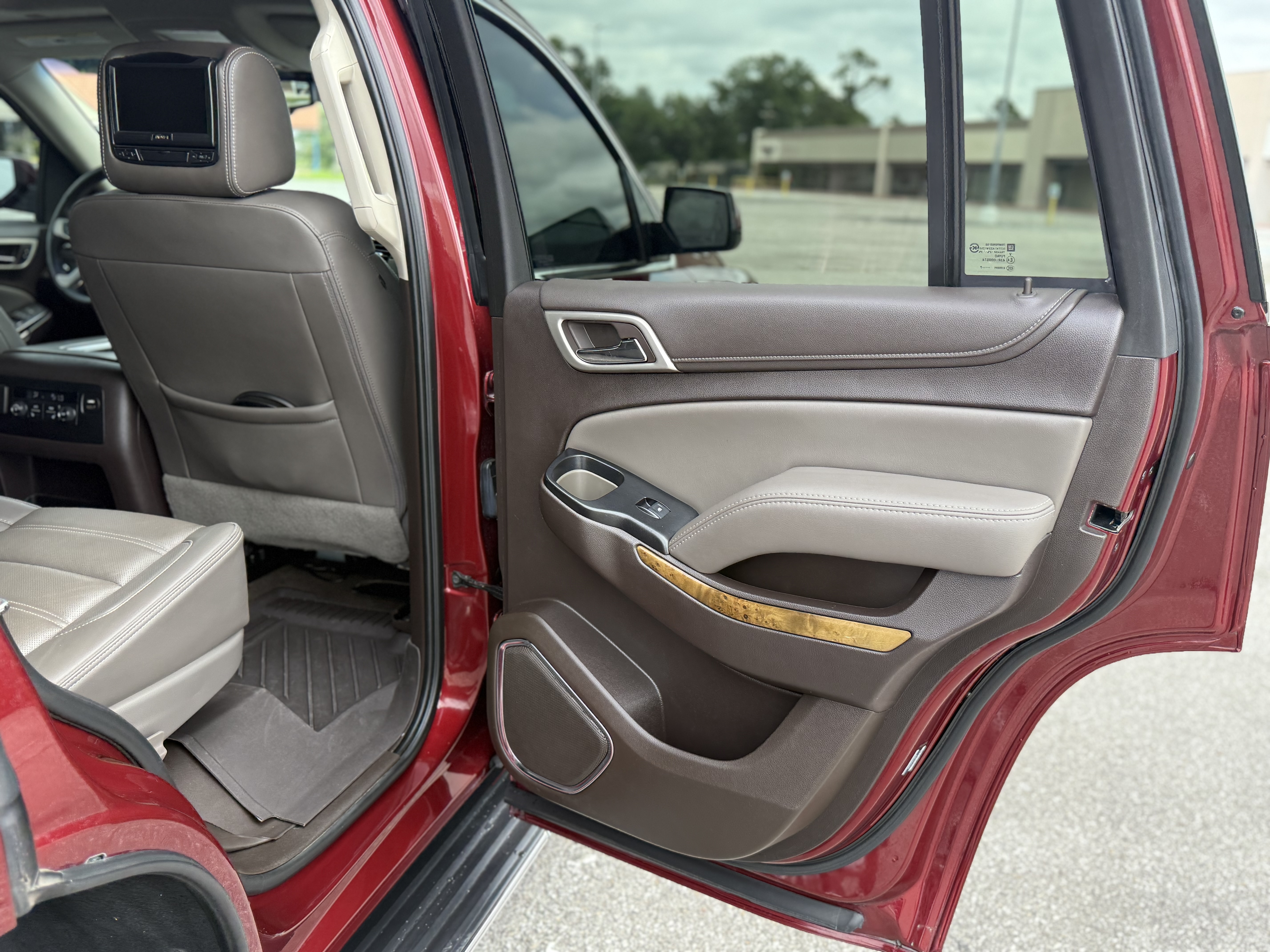 Used 2017 GMC Yukon Denali RWD image 6