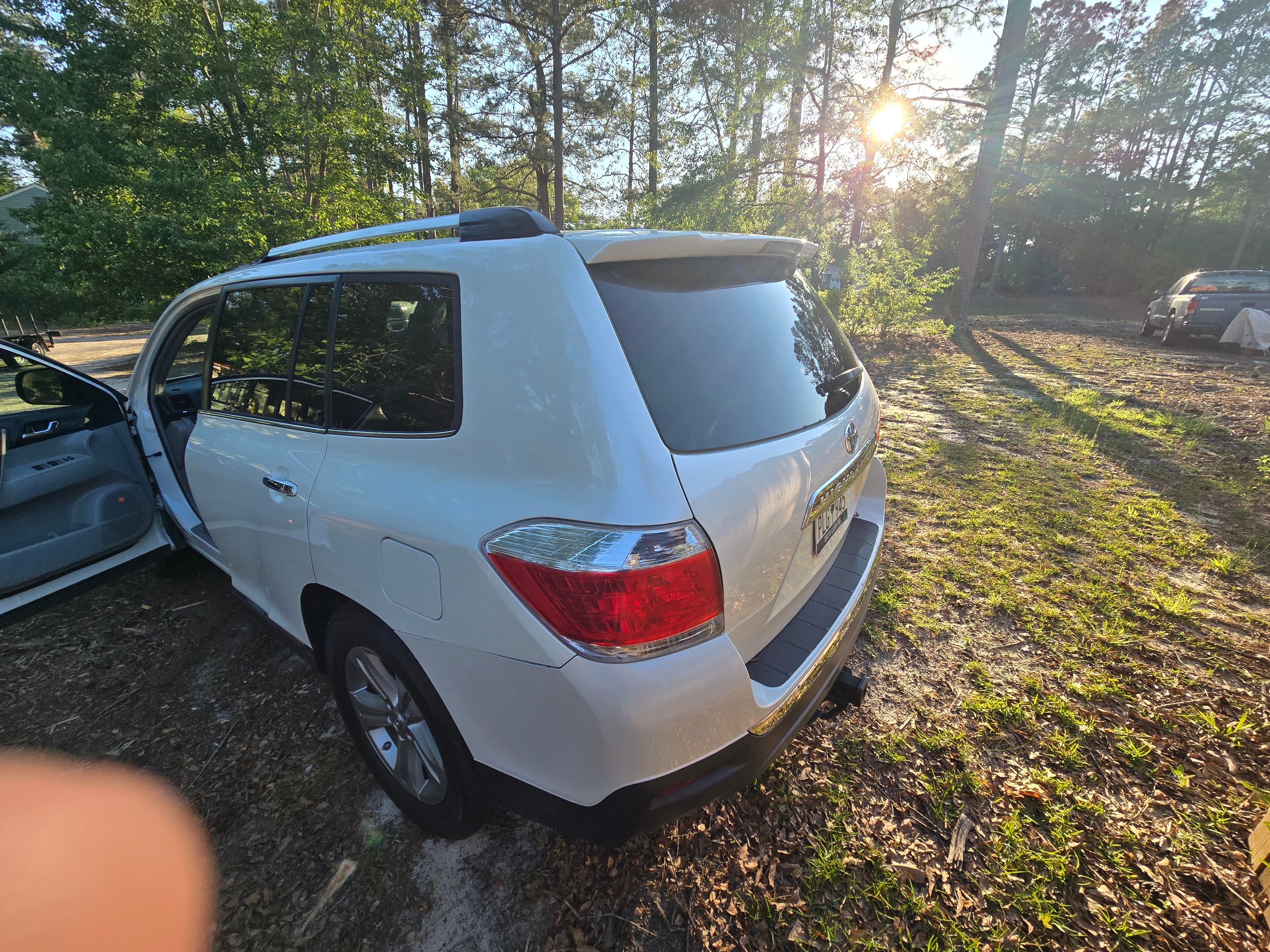 Used 2013 Toyota Highlander Limited FWD image 1
