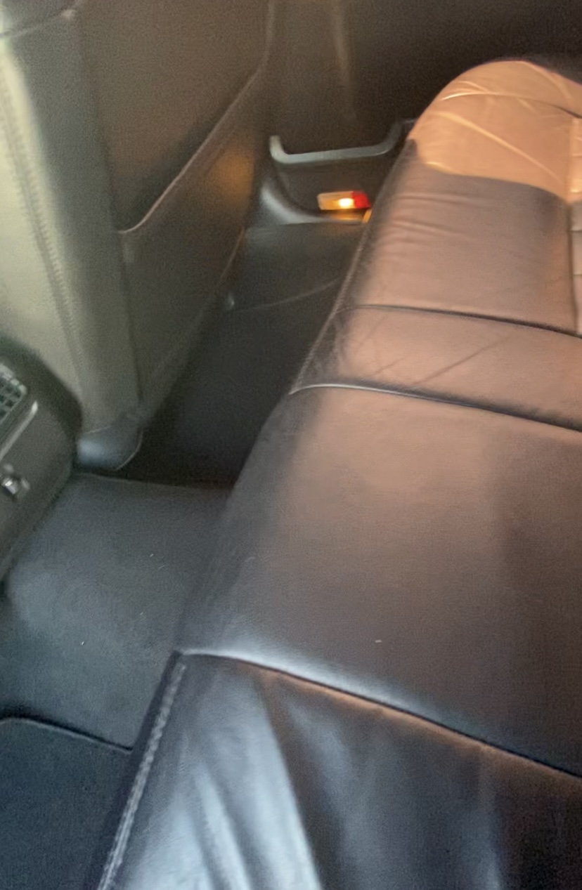 Used 2011 Lincoln Town Car Signature Limited RWD image 5