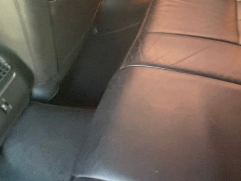 Used 2011 Lincoln Town Car Signature Limited image 5