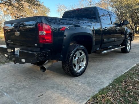 Used 2011 Chevrolet Silverado 2500 LTZ w/ LTZ Plus Package image 8