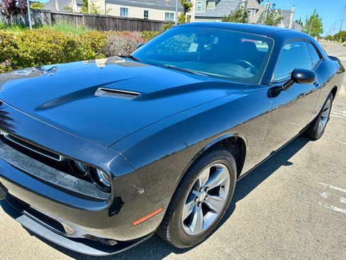 Used 2021 Dodge Challenger SXT RWD image 9