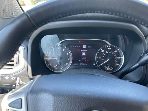 Used 2021 Nissan Titan SL w/ Moonroof Package AWD/4WD image 12