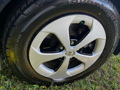 Used 2015 Toyota Prius Two image 6