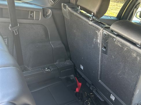 Used 2019 Land Rover Discovery Sport HSE image 14