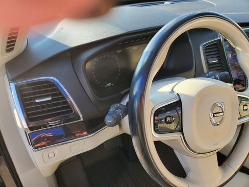 Used 2017 Volvo XC90 T5 Momentum w/ Vision Package image 10