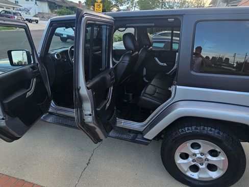 Used 2015 Jeep Wrangler Unlimited Sahara w/ Dual Top Group image 6