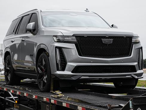 Used 2023 Cadillac Escalade V w/ Heavy-Duty Trailer Package image 2