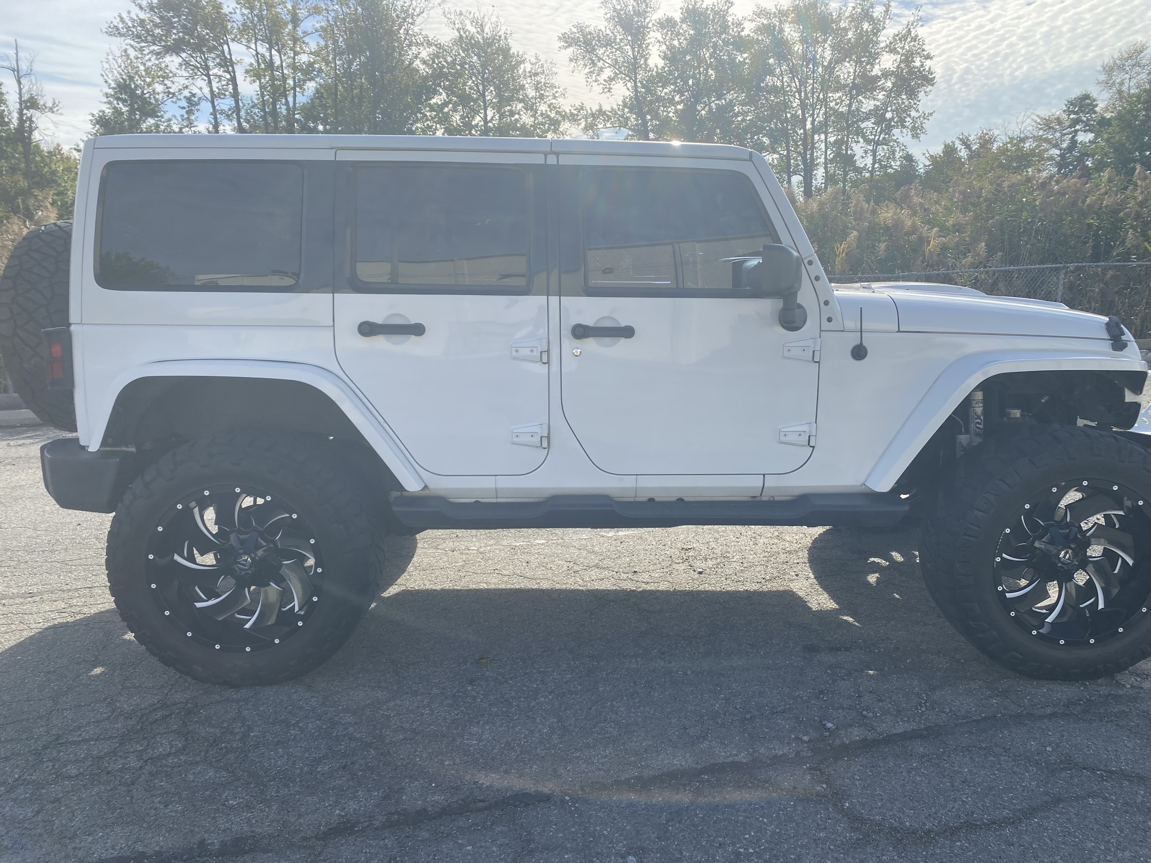 Used 2017 Jeep Wrangler Unlimited Sahara AWD/4WD image 9