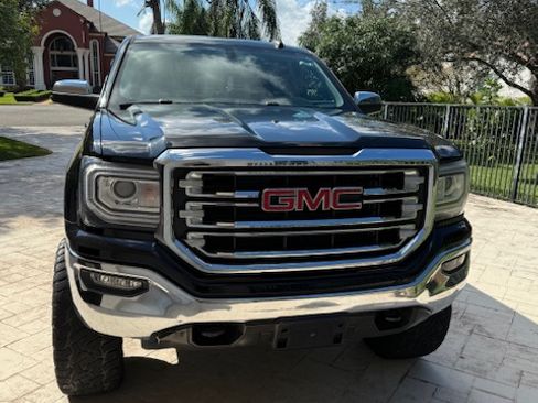 Used 2017 GMC Sierra 1500 SLT w/ SLT Premium Package image 10