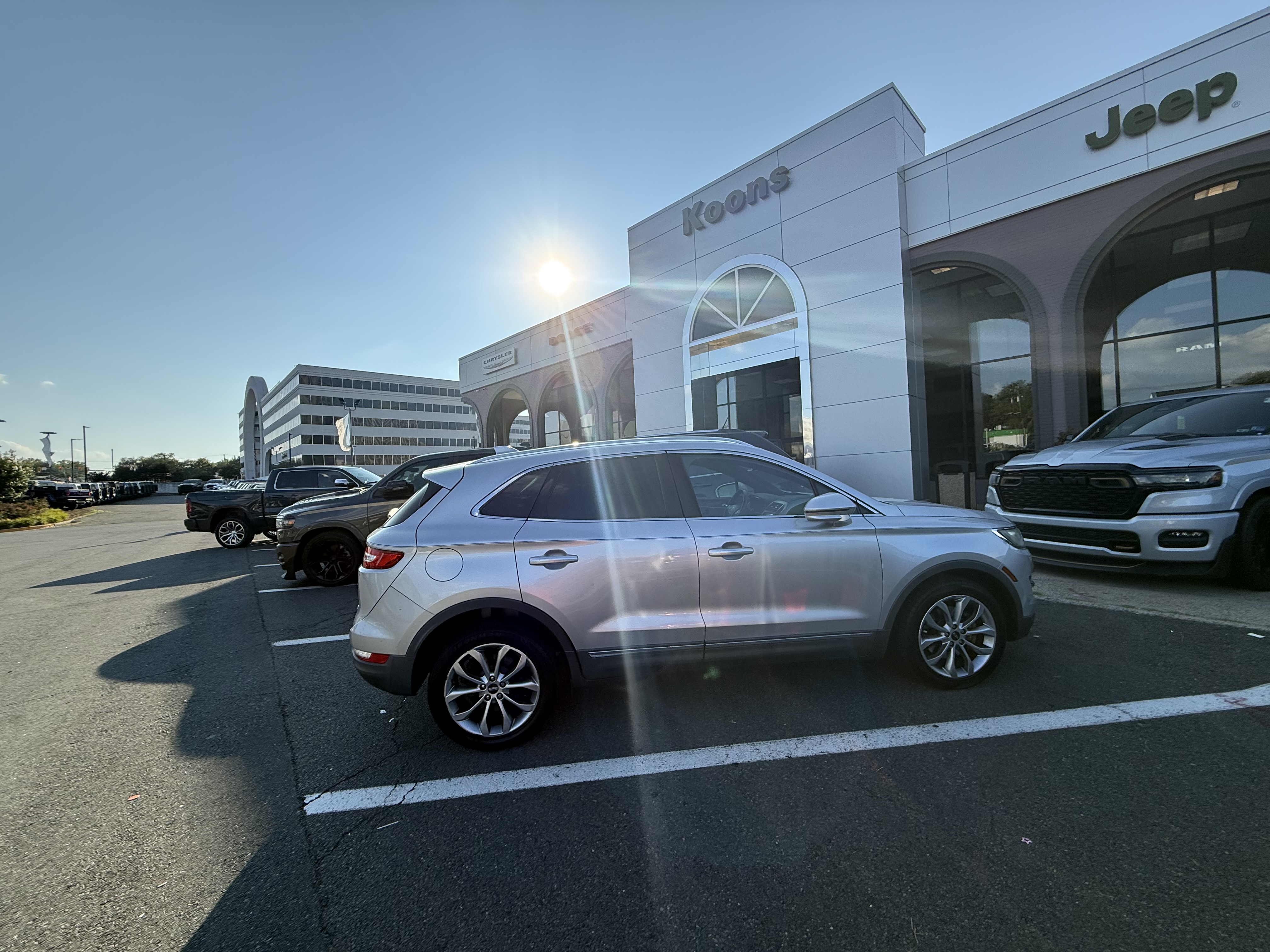 Used 2017 Lincoln MKC Select w/ Select Plus Package FWD image 1