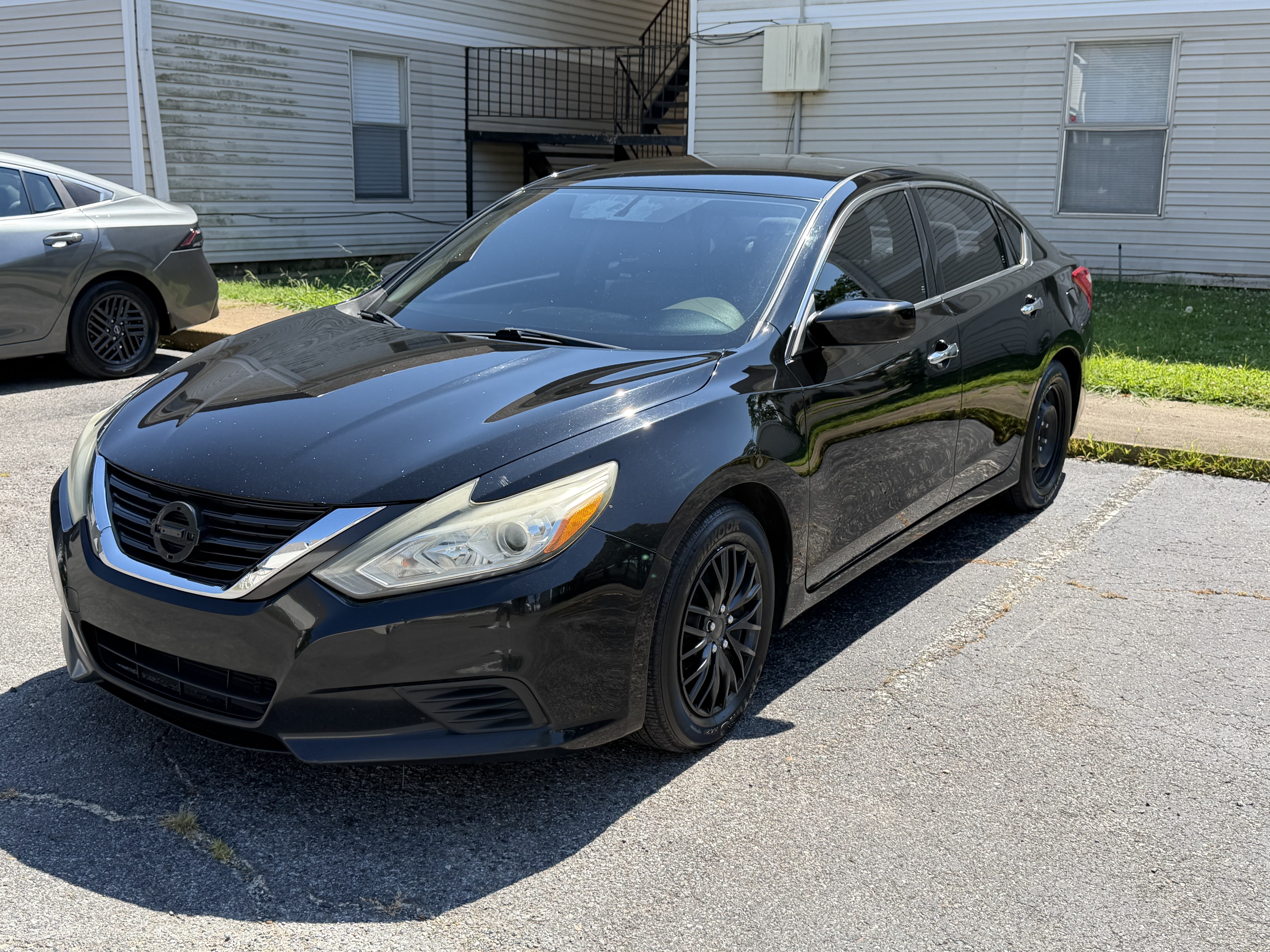 Used 2016 Nissan Altima 2.5 FWD image 1