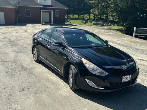 Used 2014 Hyundai Sonata Limited w/ Panoramic Sunroof Package 02 FWD image 2