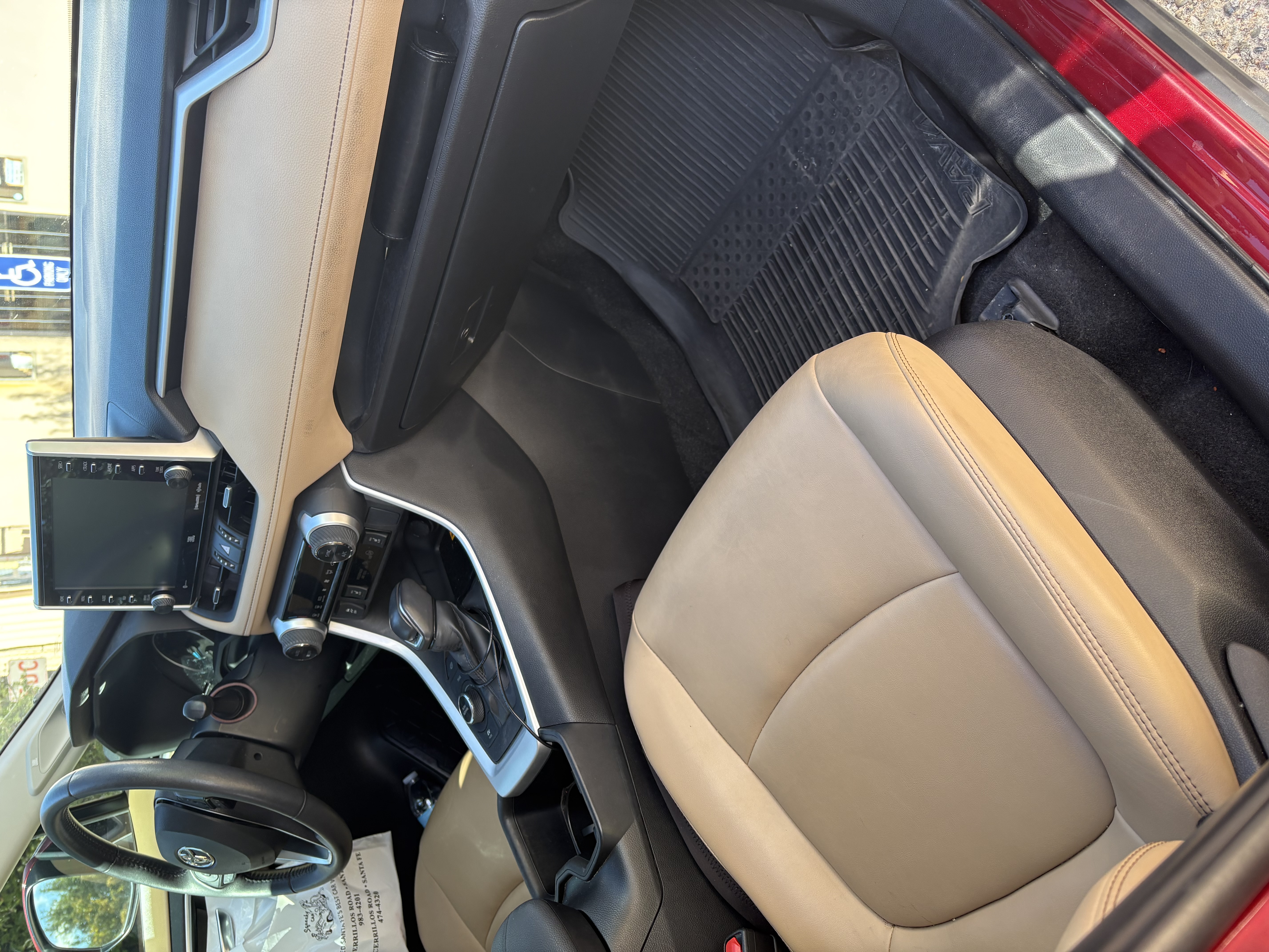 Used 2022 Toyota RAV4 XLE Premium AWD/4WD image 6