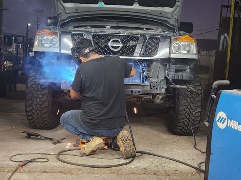 Used 2012 Nissan Titan SV w/ Tow Pkg image 9