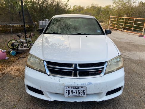Used 2012 Dodge Avenger SE image 2