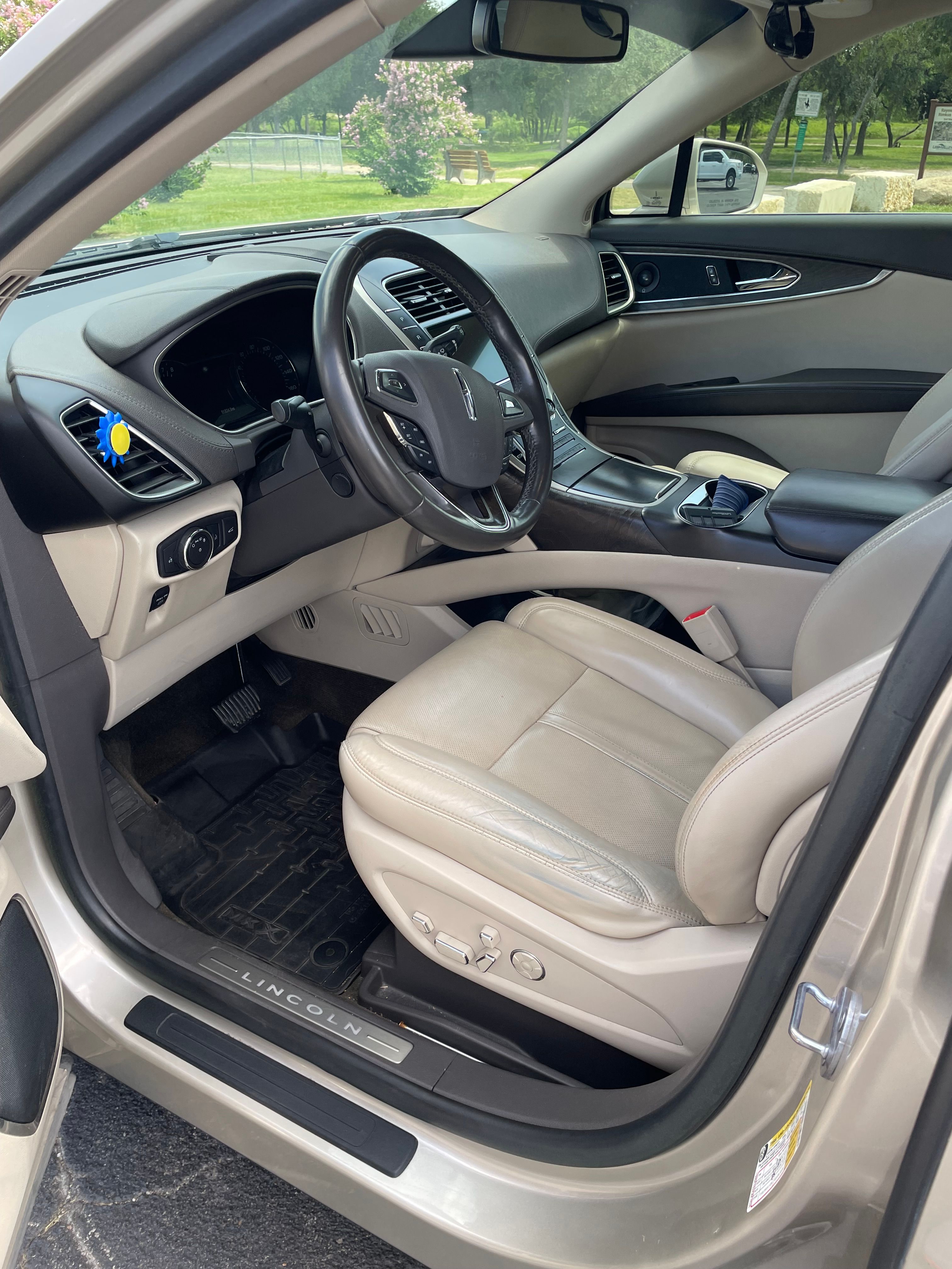 Used 2017 Lincoln MKX Reserve FWD image 13