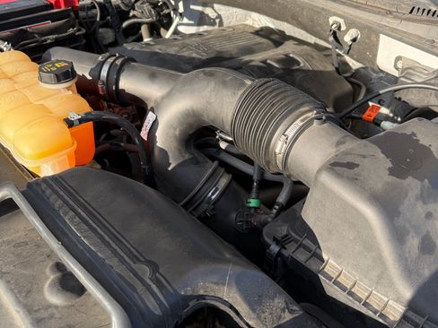 Used 2016 Ford F150 Platinum w/ Equipment Group 701A Luxury image 19