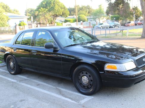 Used 2011 Ford Crown Victoria Police Interceptor w/ Radio Suppression Pkg image 9