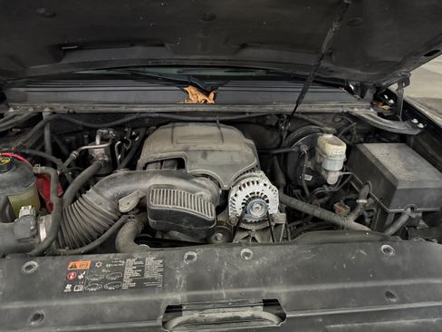 Used 2013 Chevrolet Suburban LT w/ Luxury Package image 4