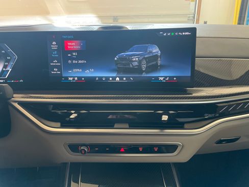 Used 2025 BMW X7 M60i w/ Climate Comfort Package image 17