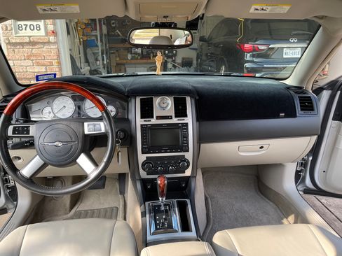 Used 2007 Chrysler 300 C w/ Protection Group II RWD image 12