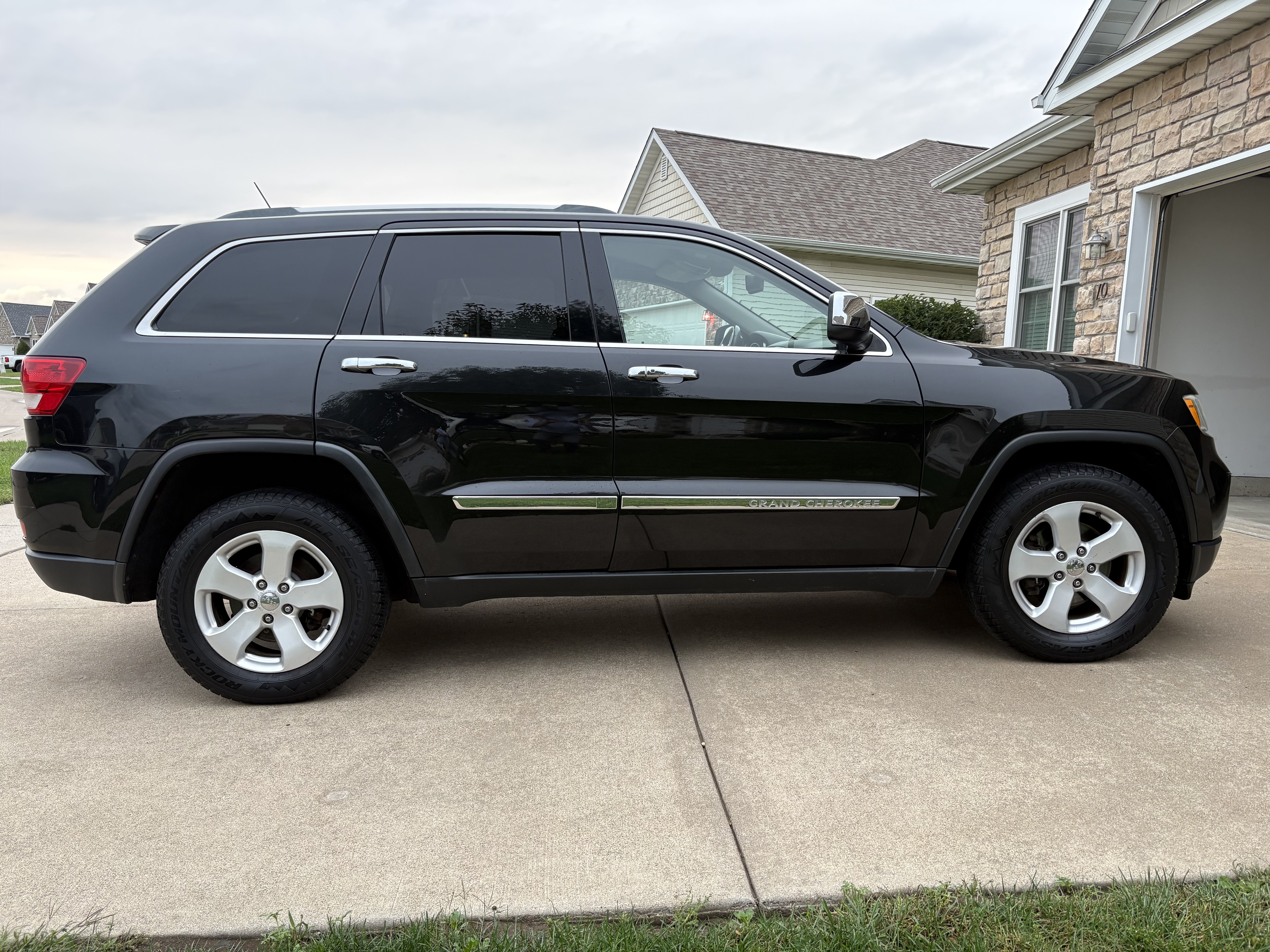 Used 2012 Jeep Grand Cherokee Laredo AWD/4WD image 5