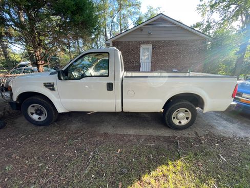 Used 2008 Ford F250 XL RWD image 2