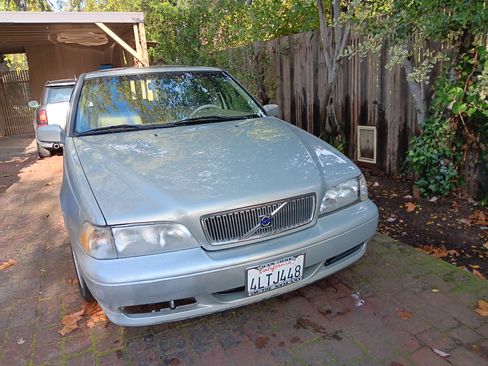 Used 2000 Volvo V70 SE image 4