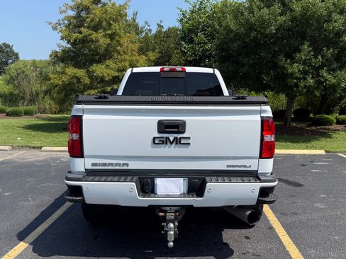Used 2018 GMC Sierra 2500 Denali w/ Duramax Plus Package AWD/4WD image 5