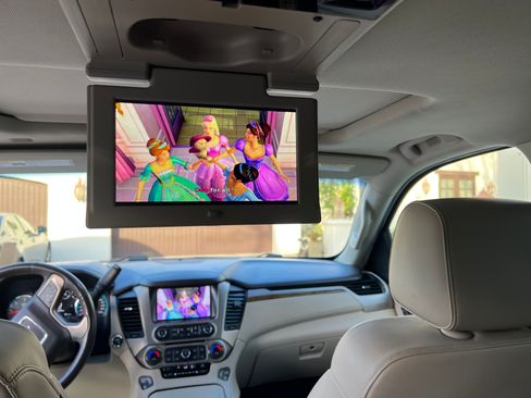 Used 2017 GMC Yukon Denali w/ Open Road Package image 12