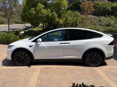 Used 2022 Tesla Model X AWD/4WD image 9