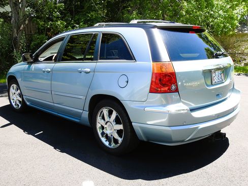 Used 2008 Chrysler Pacifica Limited w/ Rear Back-up Camera Group FWD image 2