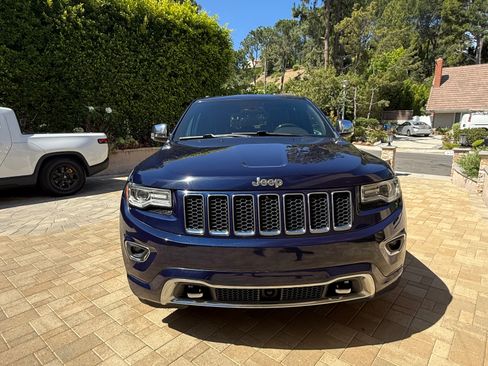 Used 2015 Jeep Grand Cherokee Overland w/ Advanced Technology Group AWD/4WD image 2