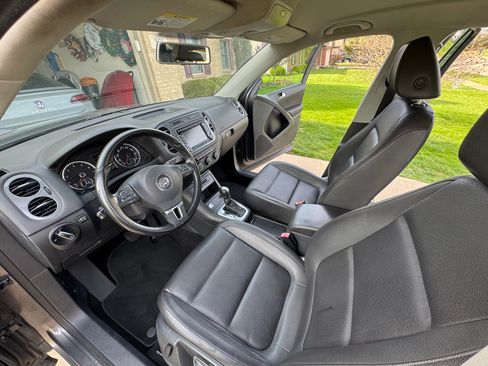 Used 2014 Volkswagen Tiguan SE image 11