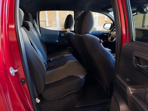 Used 2022 Toyota Tacoma TRD Off-Road w/ Technology Package image 6