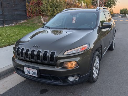 Used 2015 Jeep Cherokee Latitude image 2