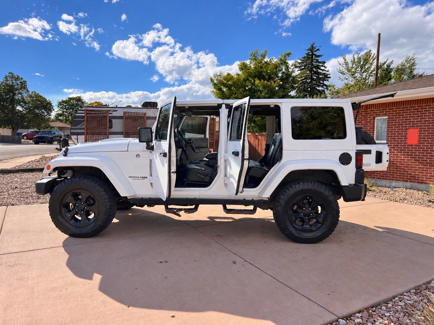 Used 2015 Jeep Wrangler Unlimited Sahara AWD/4WD image 13