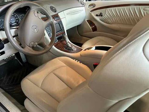 Used 2009 Mercedes-Benz CLK 550 Coupe image 9