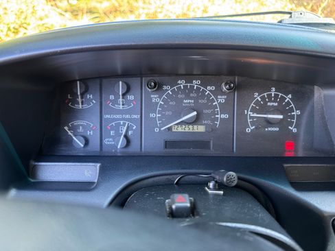 Used 1996 Ford F150 2WD Regular Cab image 4