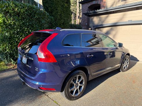 Used 2015 Volvo XC60 T6 Platinum image 2
