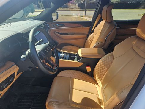 Used 2023 Jeep Grand Cherokee L Summit image 12