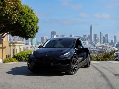 Used 2022 Tesla Model Y Performance image 1